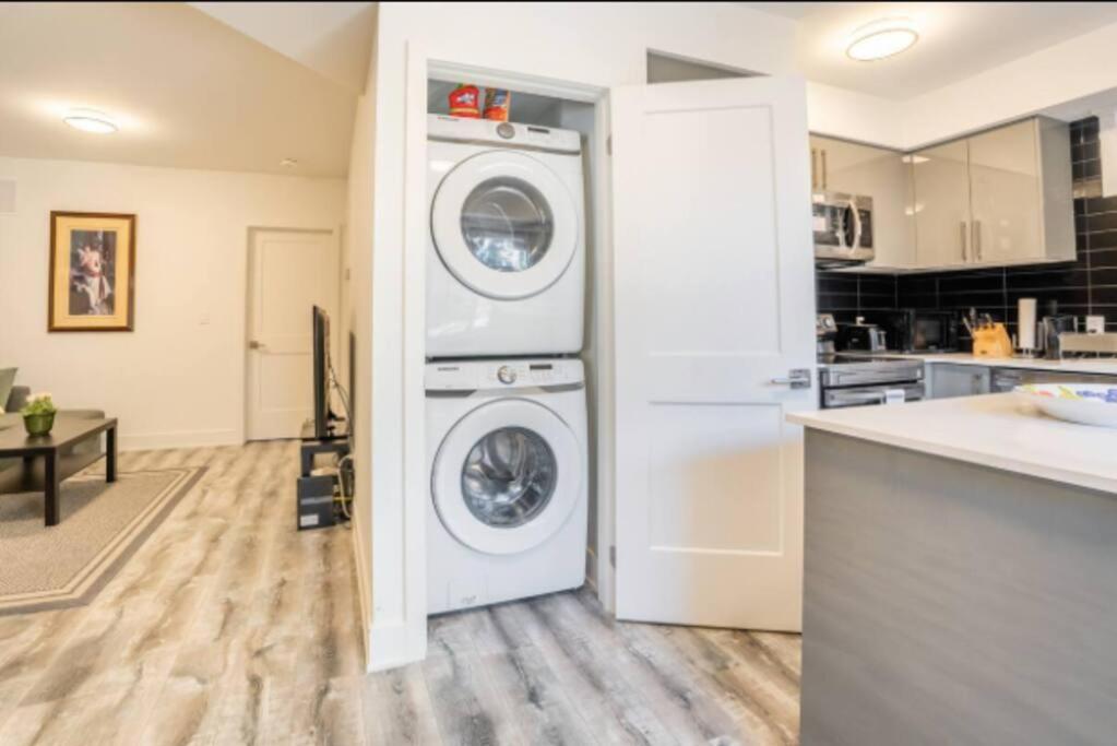 Townhouse 5 Mins From Niagara Falls