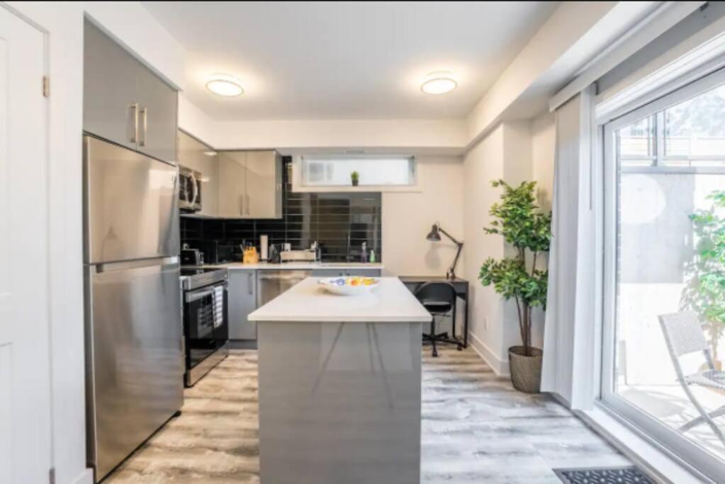 Townhouse 5 Mins From Apartment *