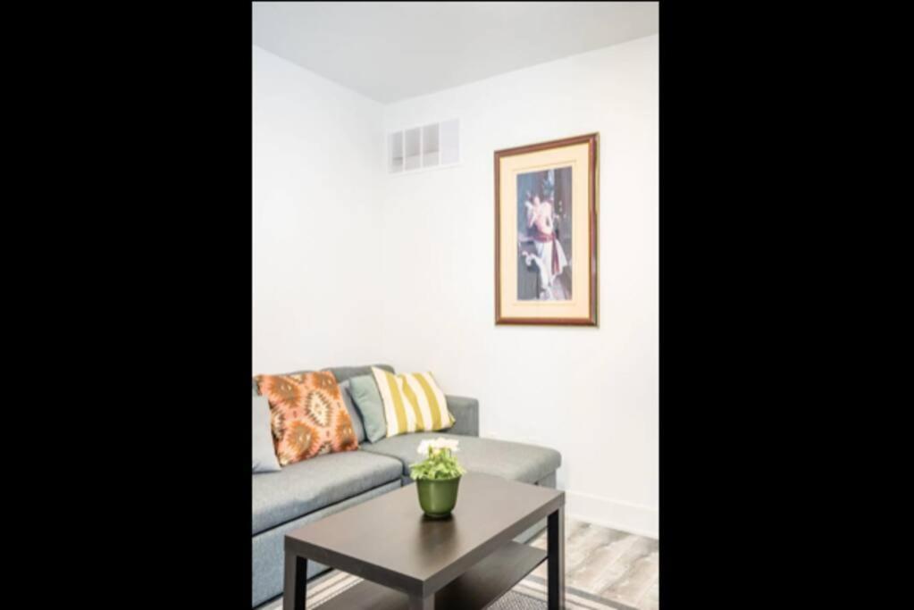 Apartment Townhouse 5 Mins From *
