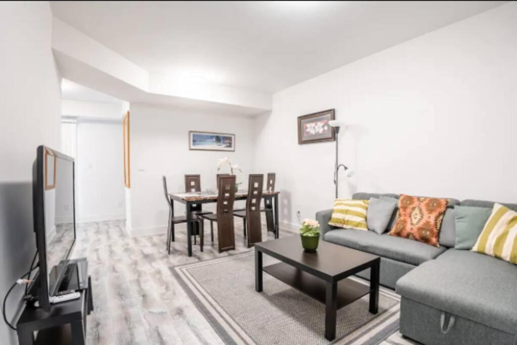 Townhouse 5 Mins From Apartment *