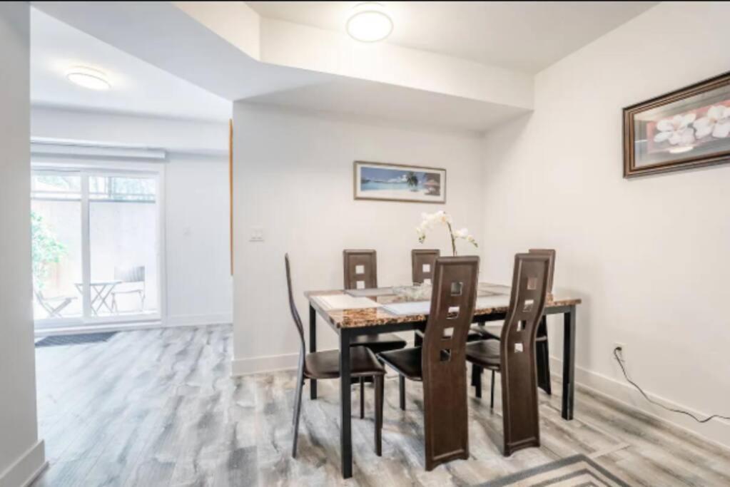 Townhouse 5 Mins From * Niagara Falls